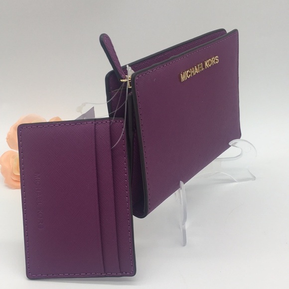 Michael Kors Handbags - Michael Kors Jet Set Travel MD Card CSE Carryall